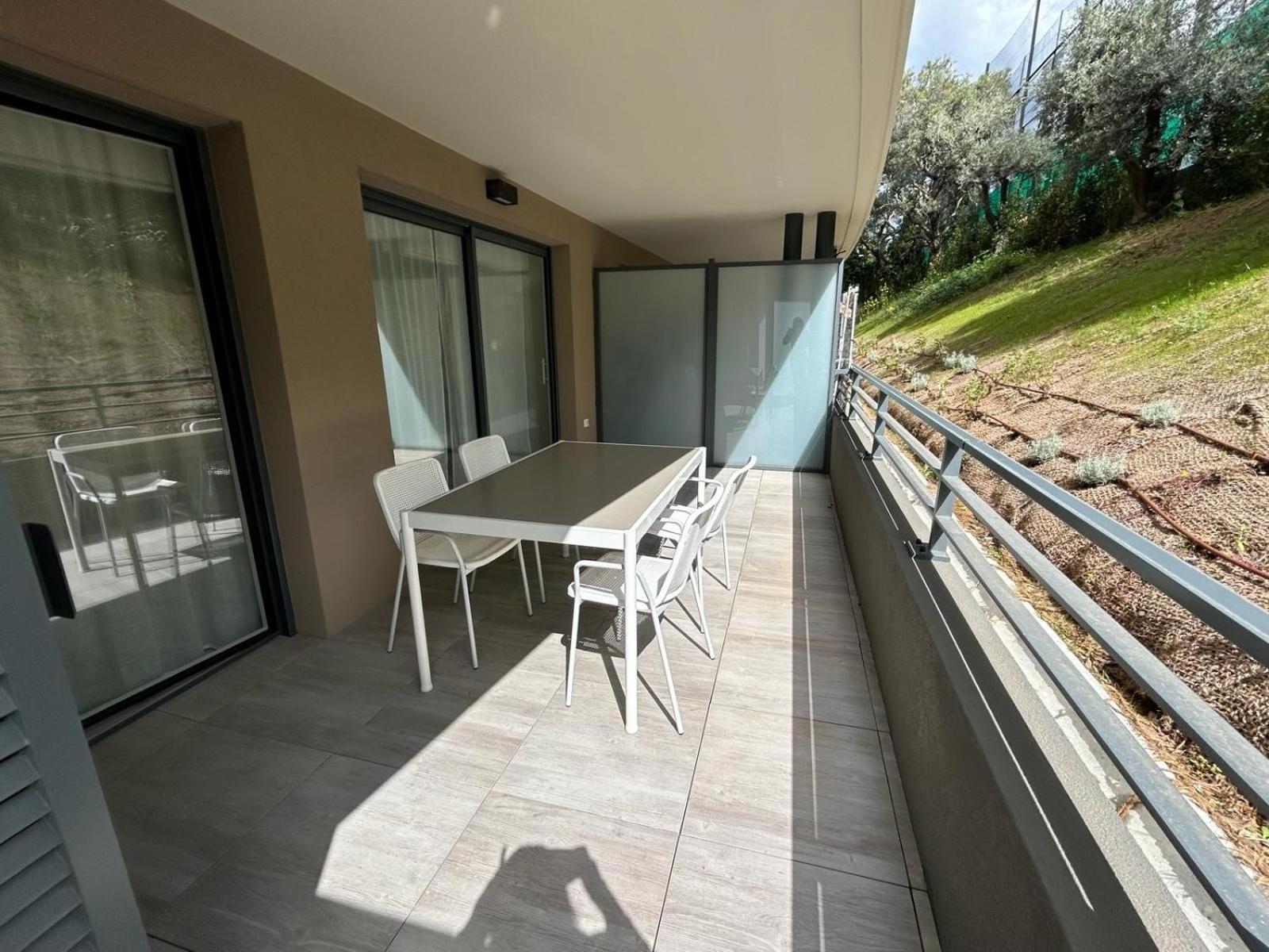 Apartamento Fabron Hills Niza Exterior foto